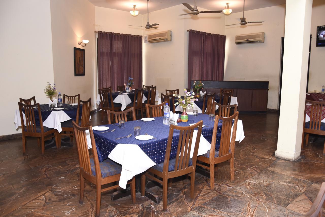 Modipur Hotel Rāmpur Esterno foto